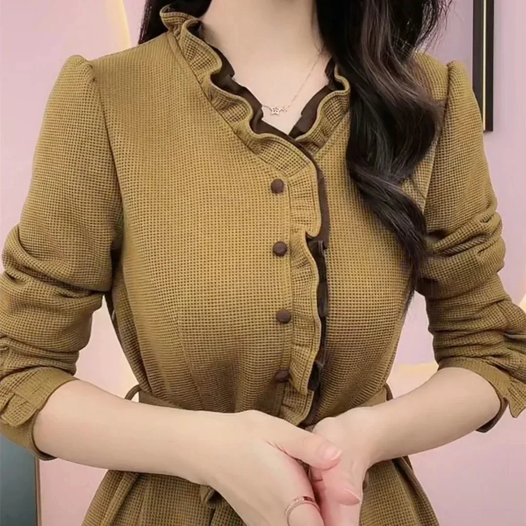 with Slim Waist V-Neck Dress Elegant Vintage Dress 2025 Autumn and Winter New High grade Wooden Fungus Lace Long Sleeve Skirt
with Slim Waist V-Neck Dress Elegant Vintage Dress 2025 Autumn and Winter New High grade Wooden Fungus Lace Long Sleeve Skirt