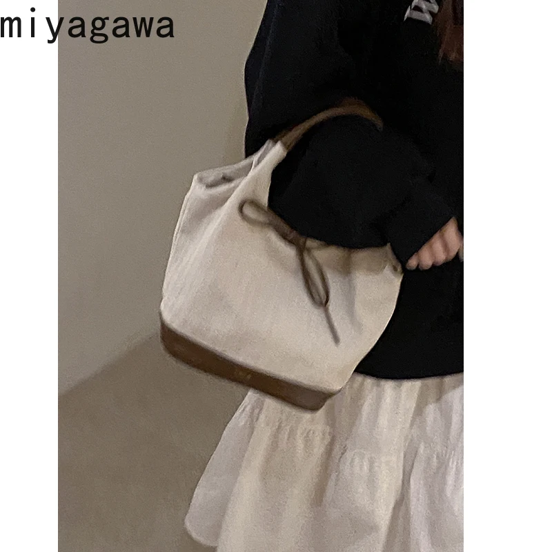 Miyagawa Fashion Large Capacity Canvas Bags for Women 2024 New Hand-held Bucket Bag Versatile Tote Handbag for Commuting
Miyagawa Fashion Large Capacity Canvas Bags for Women 2024 New Hand-held Bucket Bag Versatile Tote Handbag for Commuting