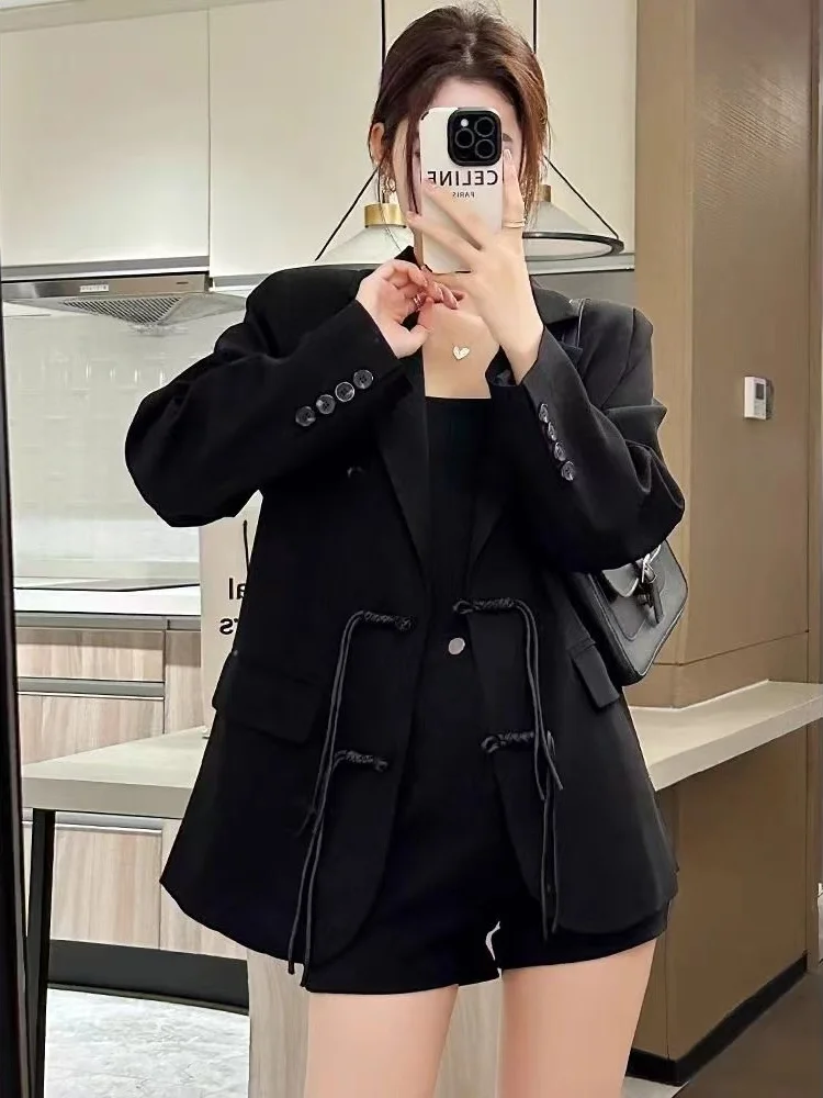 Elegant Chinese Style Women's Suit Jacket with Button Details And Loose Fit for Autumn Season High Waist Trousers
Elegant Chinese Style Women's Suit Jacket with Button Details And Loose Fit for Autumn Season High Waist Trousers
