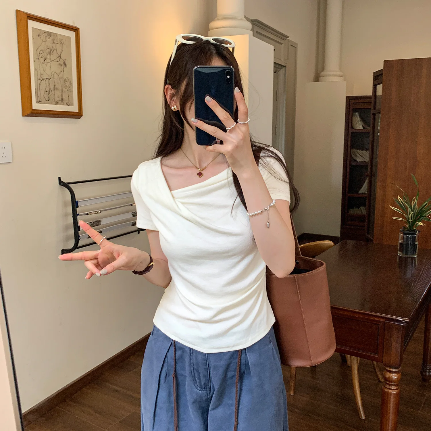 Unique Super Beautiful Swing Collar Short Sleeve T-Shirt For Women Summer New Slim Fit Cool Chic Top
Unique Super Beautiful Swing Collar Short Sleeve T-Shirt For Women Summer New Slim Fit Cool Chic Top