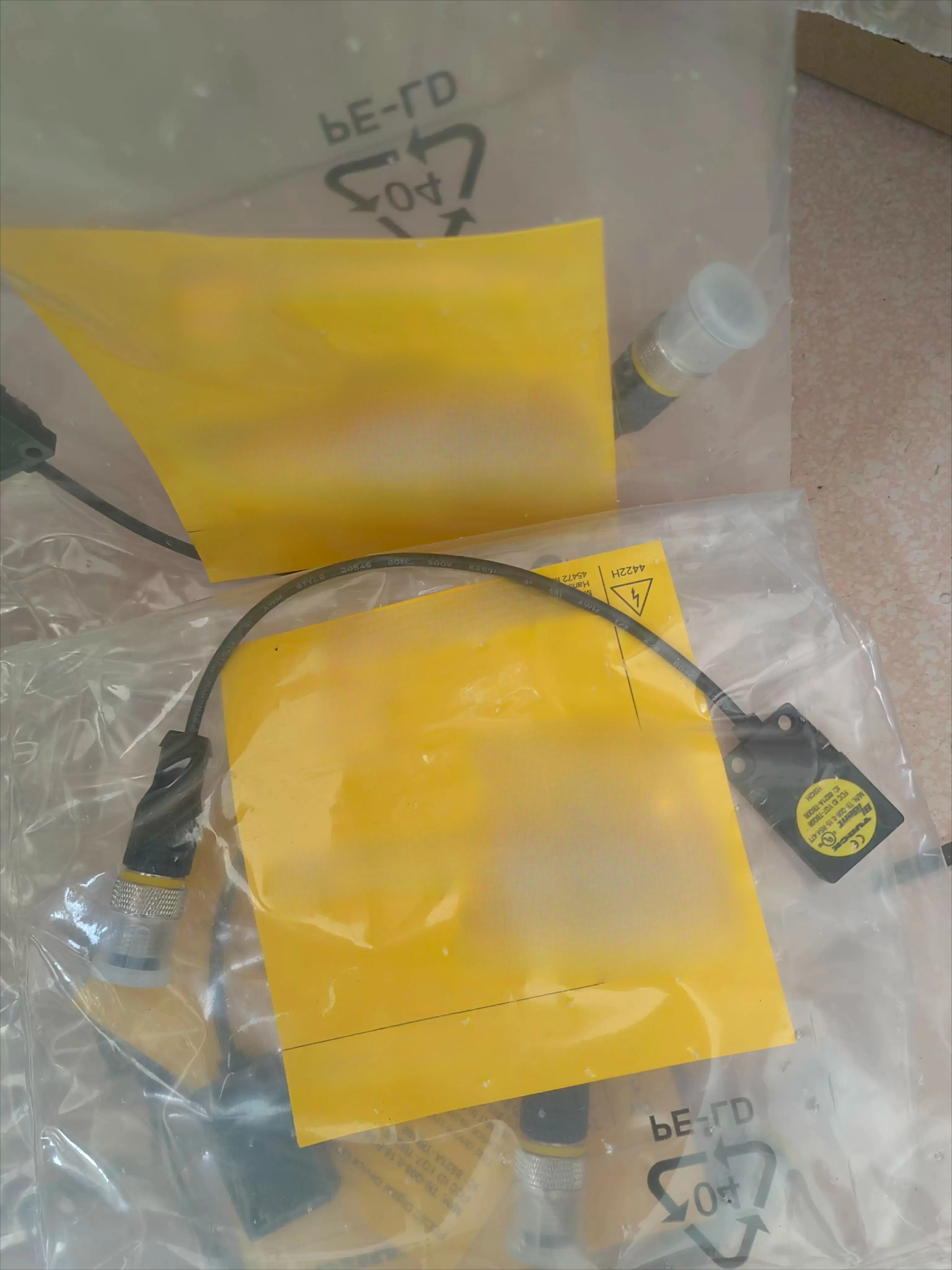 Совершенно новая оригинальная головка для чтения и записи TN-CK40-H1147
Совершенно новая оригинальная головка для чтения и записи TN-CK40-H1147