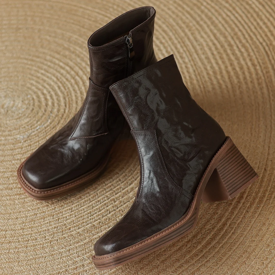 Danxuefei женские плиссированные осенние ботильоны из овчины с квадратным носком и боковой молнией, короткие ботильоны на толстом высоком каблуке 6,5 см, модельные каблуки
Danxuefei женские плиссированные осенние ботильоны из овчины с квадратным носком и боковой молнией, короткие ботильоны на толстом высоком каблуке 6,5 см, модельные каблуки