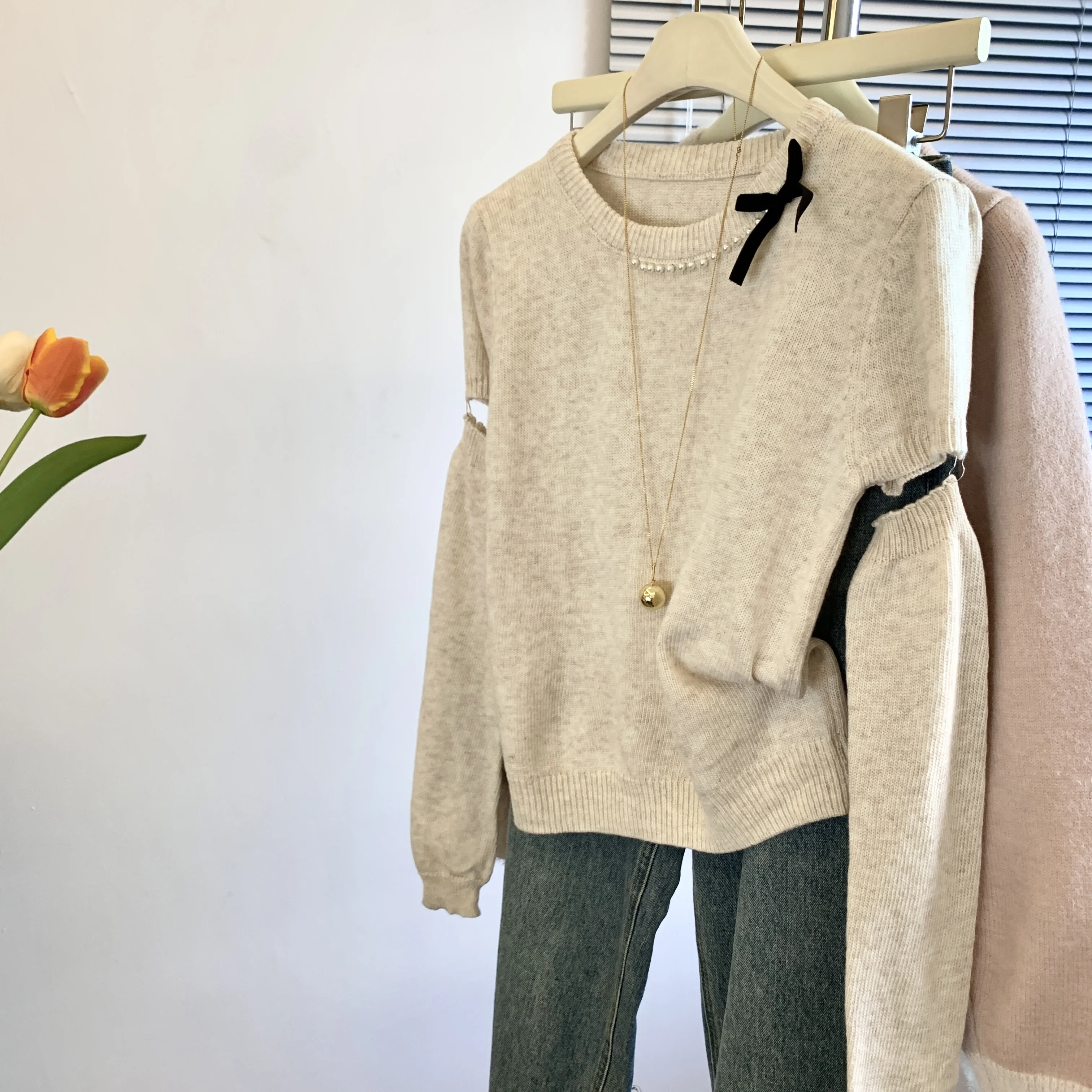 Women's Apricot Bow Nail Bead Heavy Industry Sleeve Sweater Chic Fashion Korean Y2k Round Neck Autumn and Winter Knitted 90s Top
Women's Apricot Bow Nail Bead Heavy Industry Sleeve Sweater Chic Fashion Korean Y2k Round Neck Autumn and Winter Knitted 90s Top