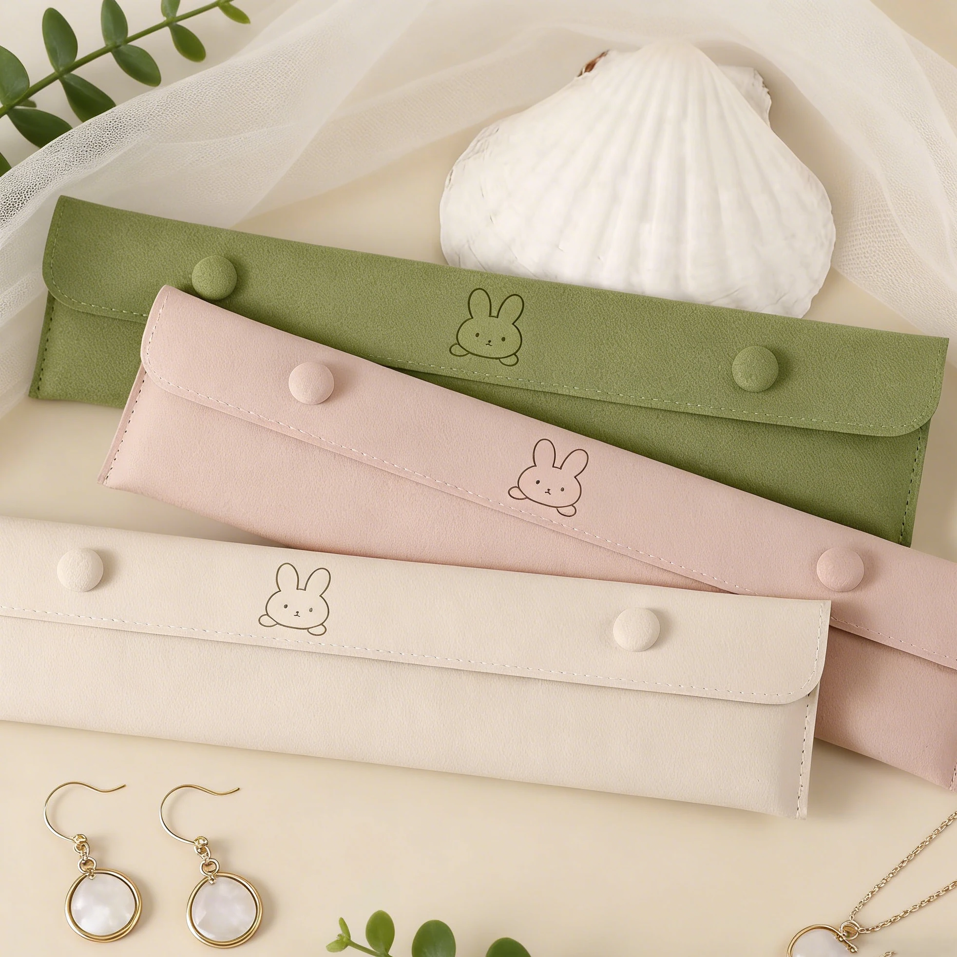 Luxury Jewelry Microfiber Pouches Customed Logo Snap Suede Gift Bags For Necklace Bracelet Packing Display Packaging Storage Bag
Luxury Jewelry Microfiber Pouches Customed Logo Snap Suede Gift Bags For Necklace Bracelet Packing Display Packaging Storage Bag