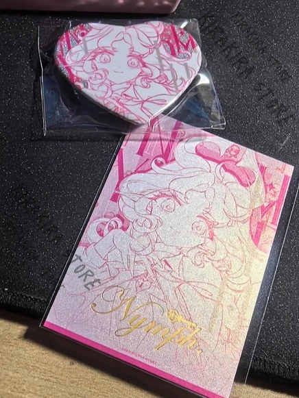 Arknights Nymph Double Flash Large Rectangular Badge Cosplay Heart Shaped Emblem Anime Postcard Ornaments Mascot Christmas
Arknights Nymph Double Flash Large Rectangular Badge Cosplay Heart Shaped Emblem Anime Postcard Ornaments Mascot Christmas