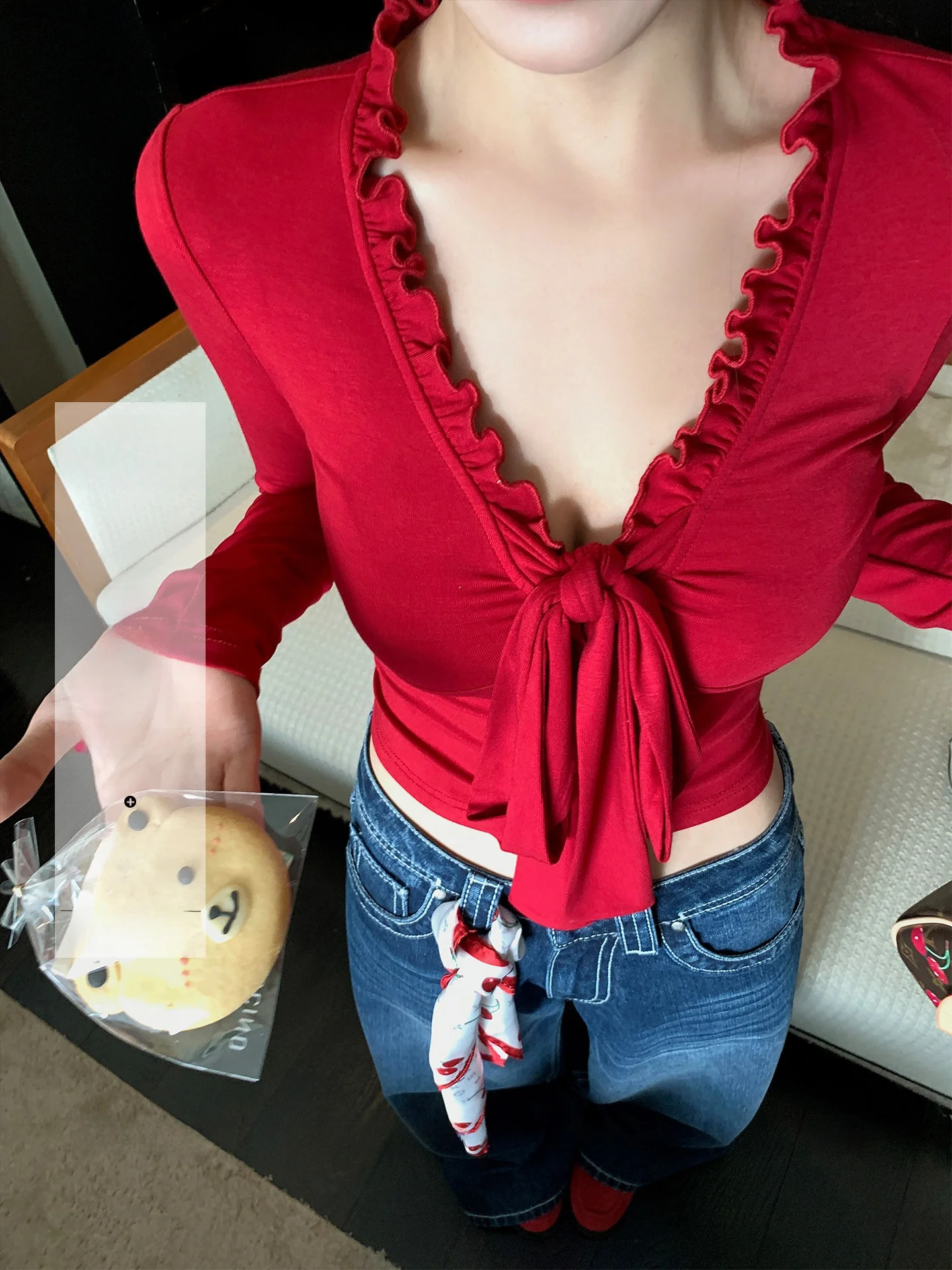 LIONE Romantic Berries Long Sleeve T-Shirt V-Neck Knot Waist-Cinched Elastic Women's Top Fashion Spring 2026
LIONE Romantic Berries Long Sleeve T-Shirt V-Neck Knot Waist-Cinched Elastic Women's Top Fashion Spring 2026