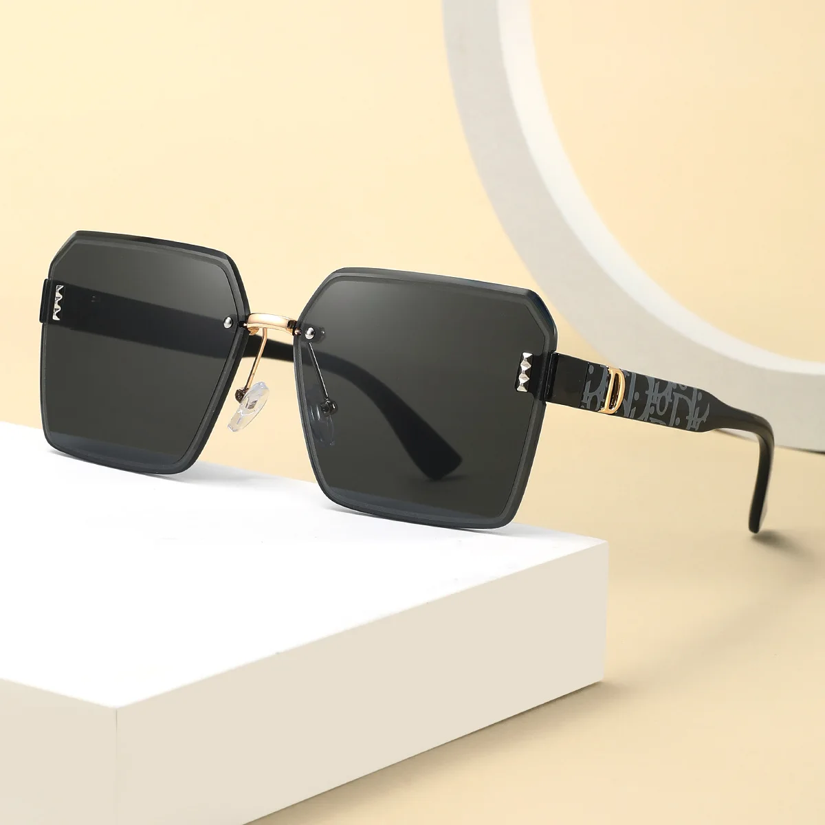 Fashion Luxury Brand Rimless Women Sunglasses for Men Vintage Sun Glasses Square Red Shades UV400 Eyewear Gafas De Sol Mujer
Fashion Luxury Brand Rimless Women Sunglasses for Men Vintage Sun Glasses Square Red Shades UV400 Eyewear Gafas De Sol Mujer