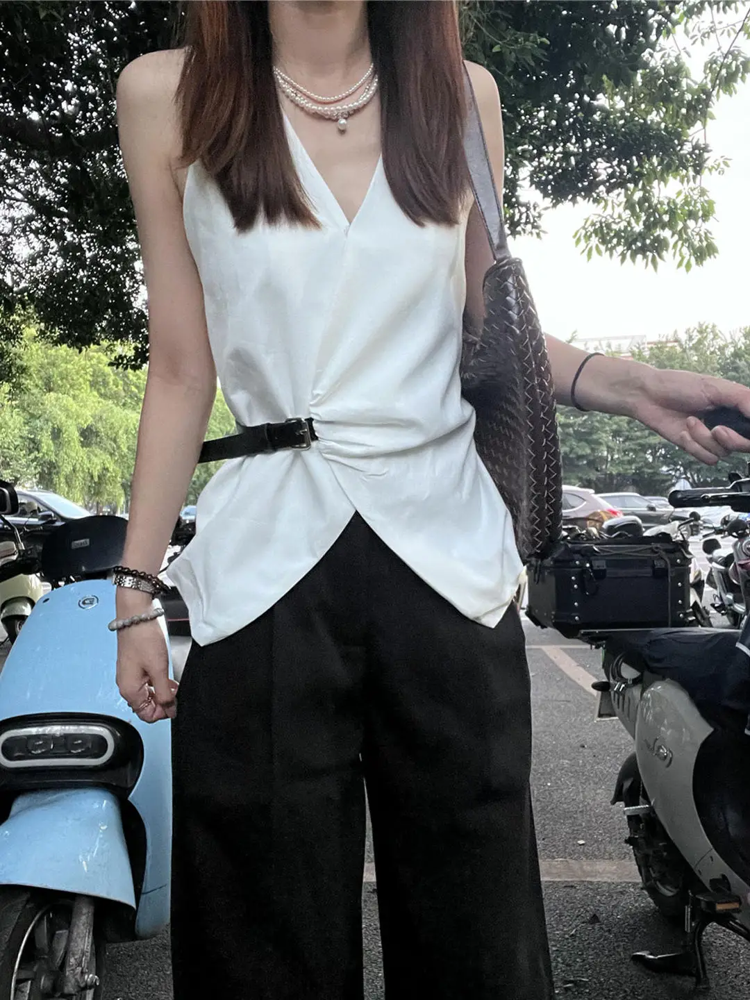 Slimming Waist V-Neck Tank Top Women's Shirt Casual Style plus Size Design Summer New Fashion High Quality Polyester Fiber
Slimming Waist V-Neck Tank Top Women's Shirt Casual Style plus Size Design Summer New Fashion High Quality Polyester Fiber