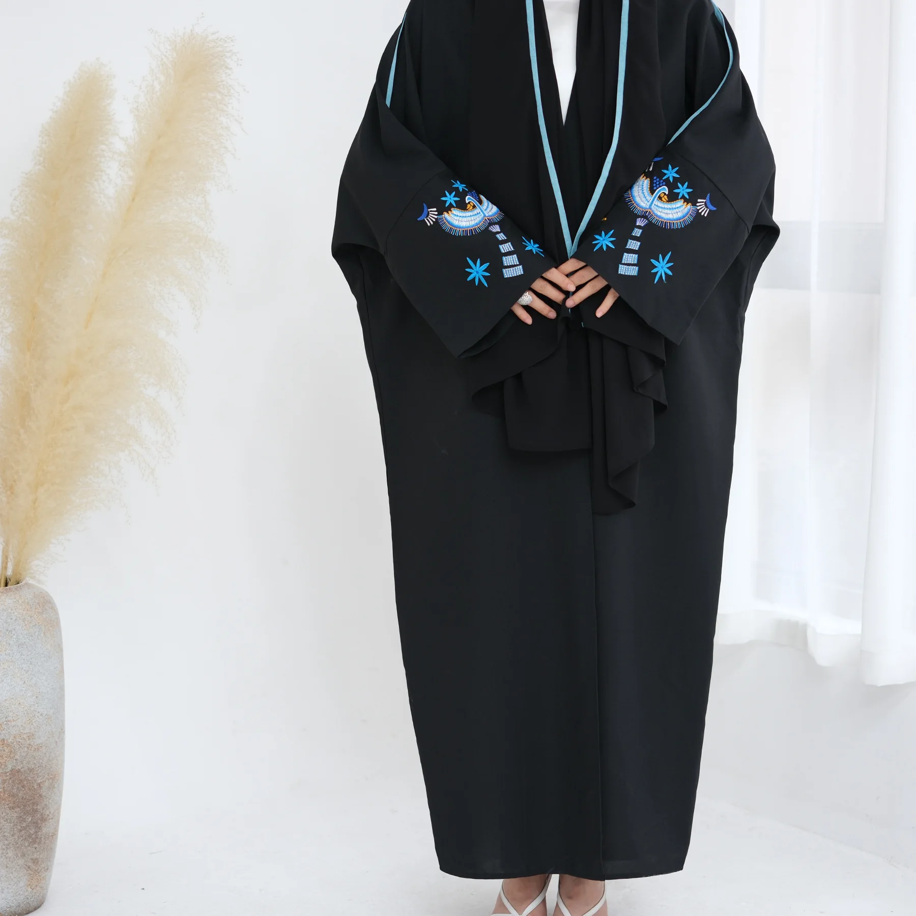 Ramadan Eid Black Embroidery Abaya Kimono Muslim Fashion Open Abayas for Women Dubai Luxury Turkish Dresses Islamic Clothing
Ramadan Eid Black Embroidery Abaya Kimono Muslim Fashion Open Abayas for Women Dubai Luxury Turkish Dresses Islamic Clothing
