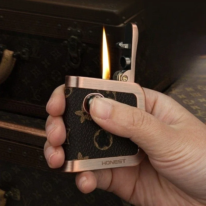 Baicheng Oil Lighter High End Vintage Leather Vintage Creative Personalized Gift for Boyfriend Small Tool Smoking Set Smoking
Baicheng Oil Lighter High End Vintage Leather Vintage Creative Personalized Gift for Boyfriend Small Tool Smoking Set Smoking