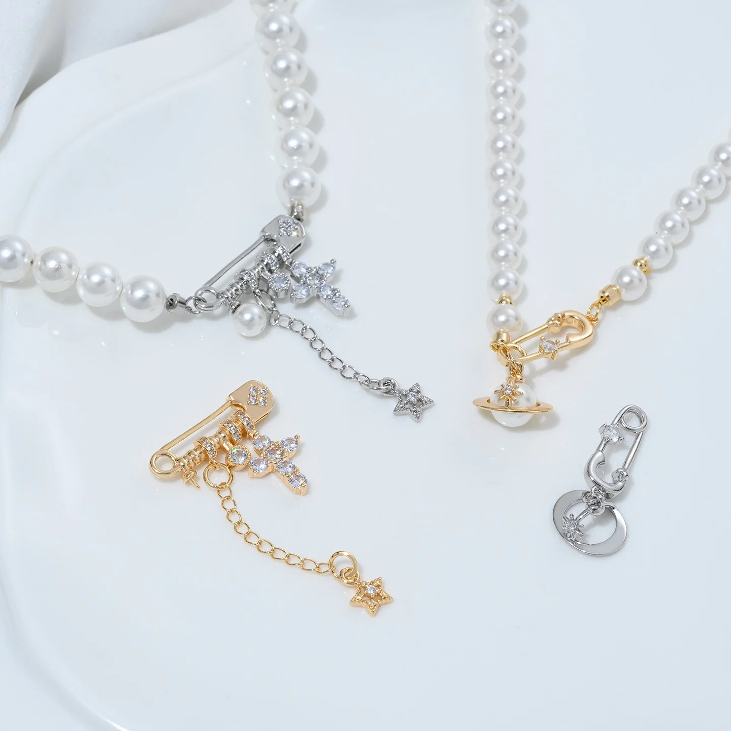 Цельный позолоченный медный штифт типа креста пустая планета кулон соединительная пряжка DIY жемчужное ожерелье ювелирный материал аксессуары
Цельный позолоченный медный штифт типа креста пустая планета кулон соединительная пряжка DIY жемчужное ожерелье ювелирный материал аксессуары