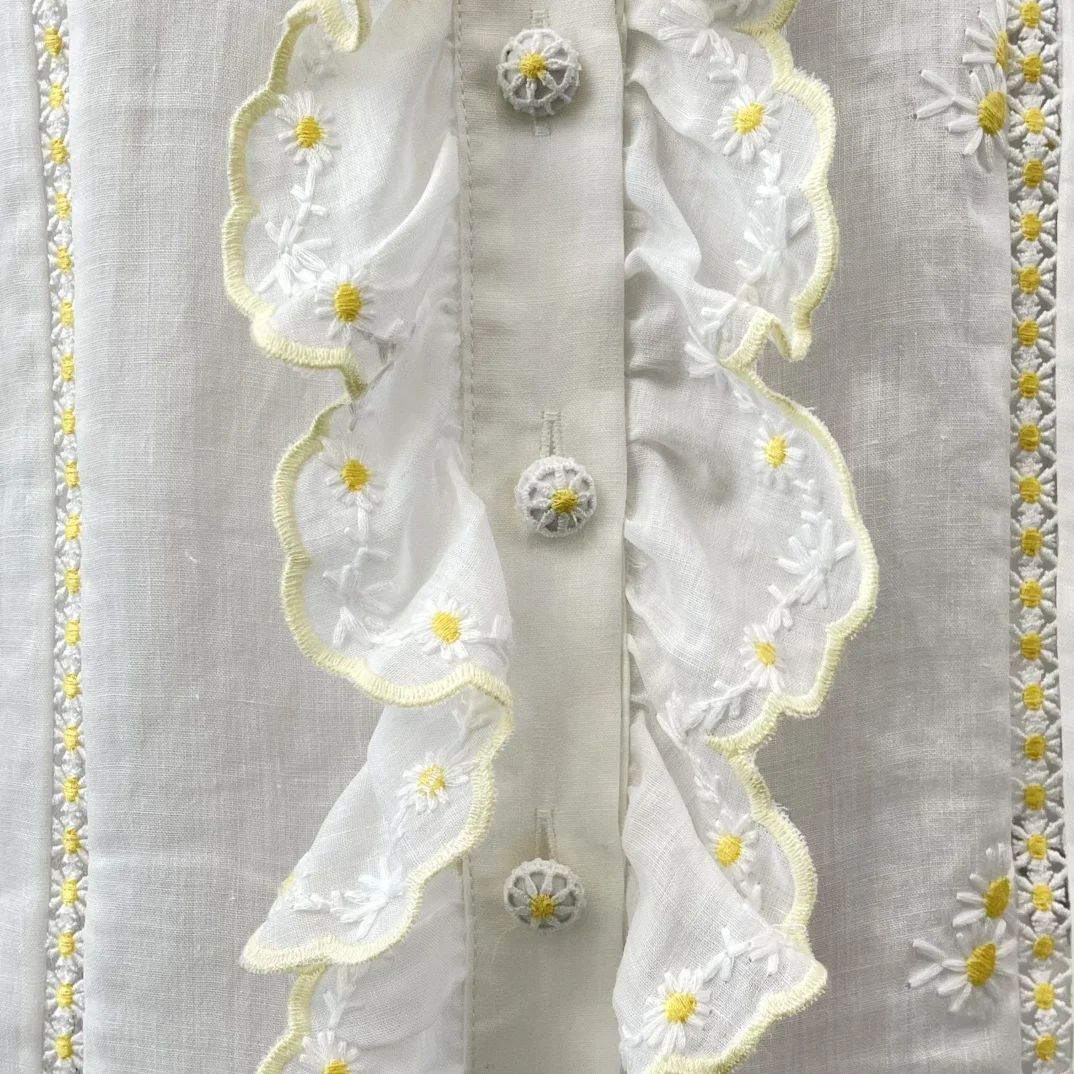 Blouse Tops High Quality 2025 Ramie White Short Sleeve Lace Patchwork Ruffles Embroidery Flowers
Blouse Tops High Quality 2025 Ramie White Short Sleeve Lace Patchwork Ruffles Embroidery Flowers