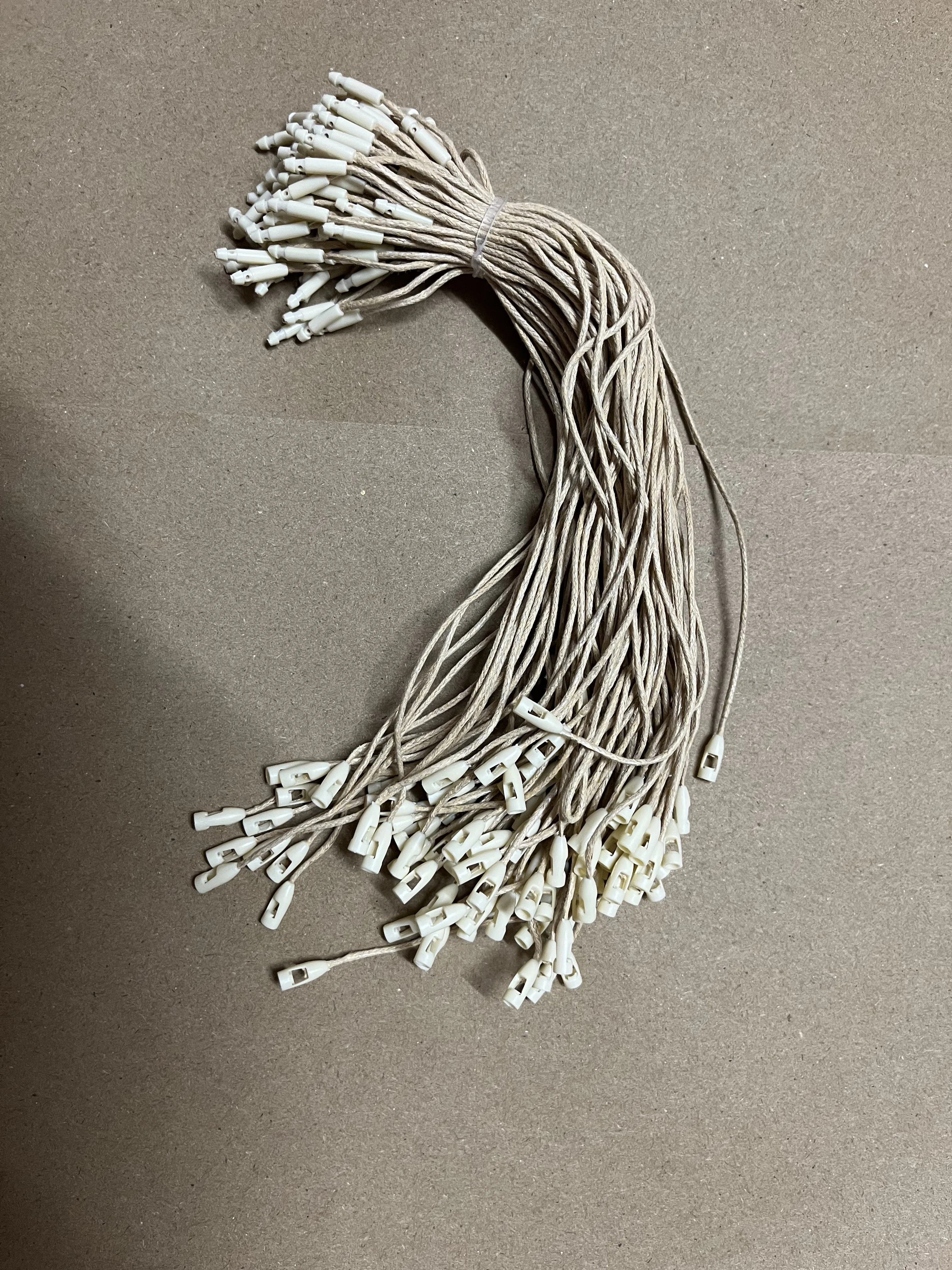 New arrival New Color Good quality camel wax hang tag string in apparel fashion cord for garment price hangtag seal
New arrival New Color Good quality camel wax hang tag string in apparel fashion cord for garment price hangtag seal