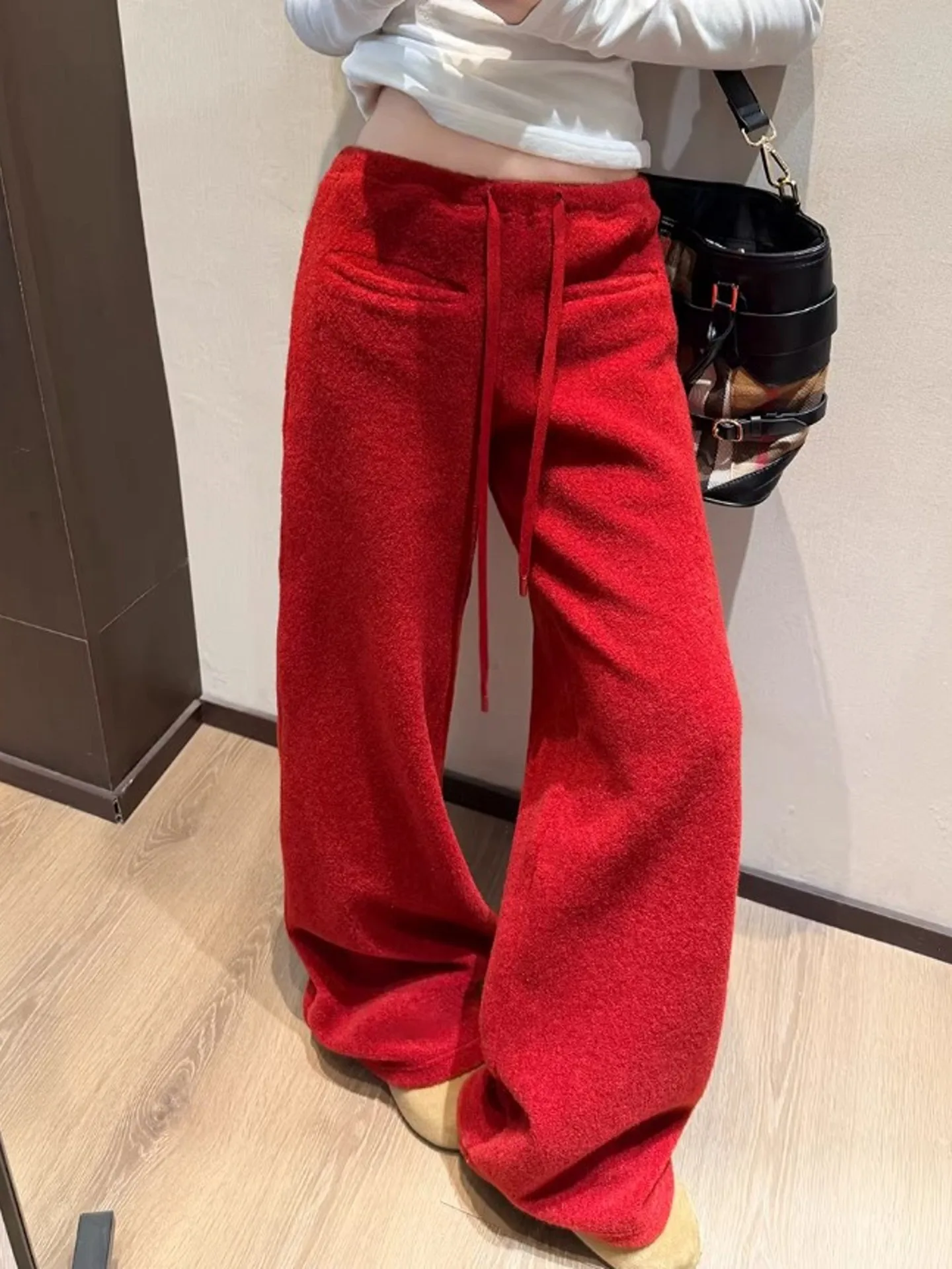 Thickened New Year Red Soft Woolen Wide Leg Casual Pants Women Autumn Winter Loose Lazy Style Draping Straight Leg Trousers
Thickened New Year Red Soft Woolen Wide Leg Casual Pants Women Autumn Winter Loose Lazy Style Draping Straight Leg Trousers
