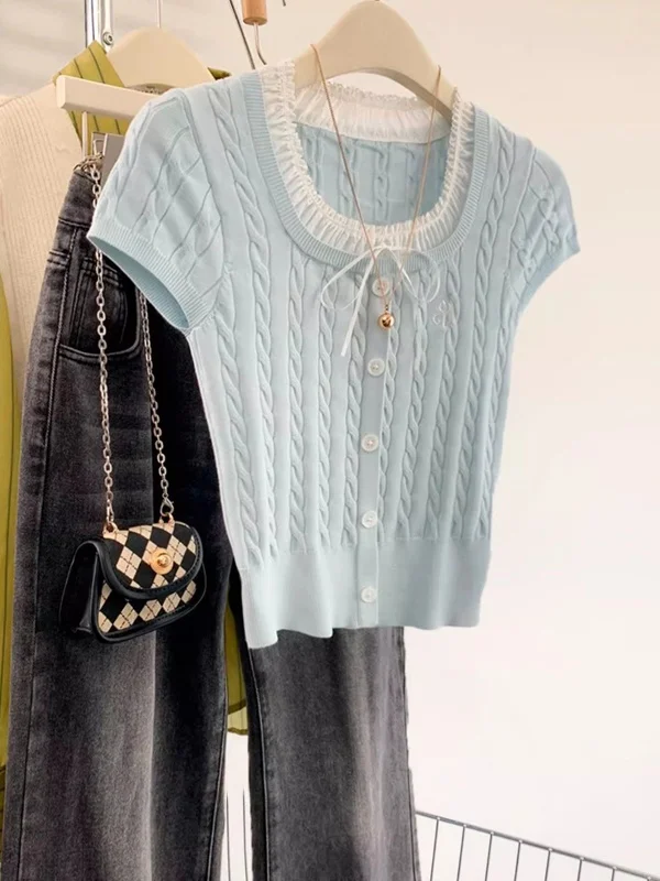 Blue Knitted Slim Fit Short Sleeve Ruffle Collar Fake Two-Piece Sweet Gentle Top for Women Casual Style Polyester Fiber
Blue Knitted Slim Fit Short Sleeve Ruffle Collar Fake Two-Piece Sweet Gentle Top for Women Casual Style Polyester Fiber