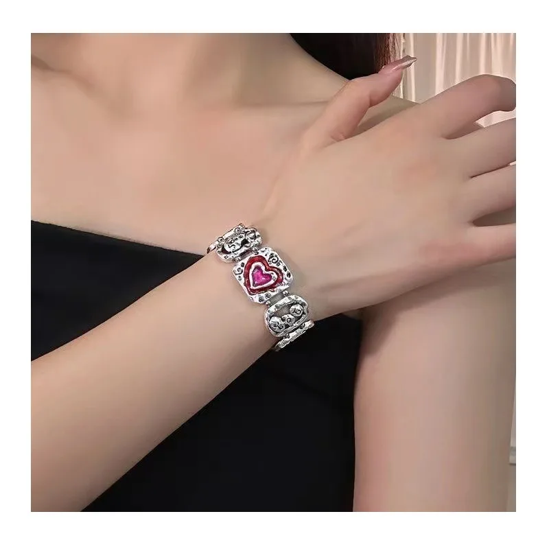 Spice Girl Dripping Oil Love Letter Square Bracelet Women's Light Luxury Exquisite Fashion Versatile High Sense Retro Jewelry
Spice Girl Dripping Oil Love Letter Square Bracelet Women's Light Luxury Exquisite Fashion Versatile High Sense Retro Jewelry