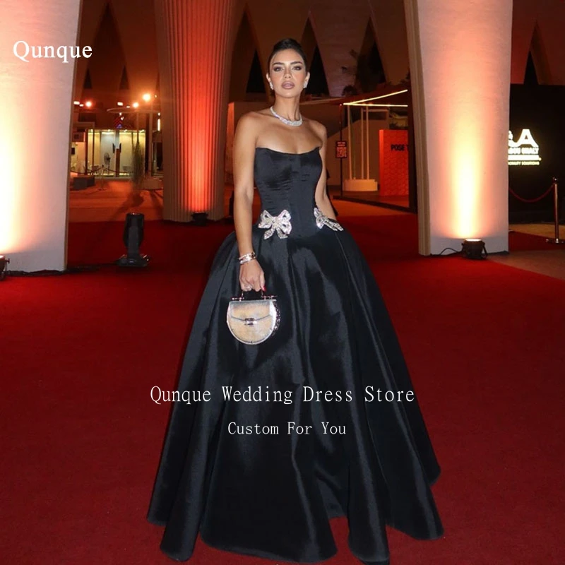 Qunque Black Satin Floor Length Prom Dress Sexy Sleeveless Saudi Arabia Robes De Soirée With Bows Vestidos De Fiesta Customized
Qunque Black Satin Floor Length Prom Dress Sexy Sleeveless Saudi Arabia Robes De Soirée With Bows Vestidos De Fiesta Customized