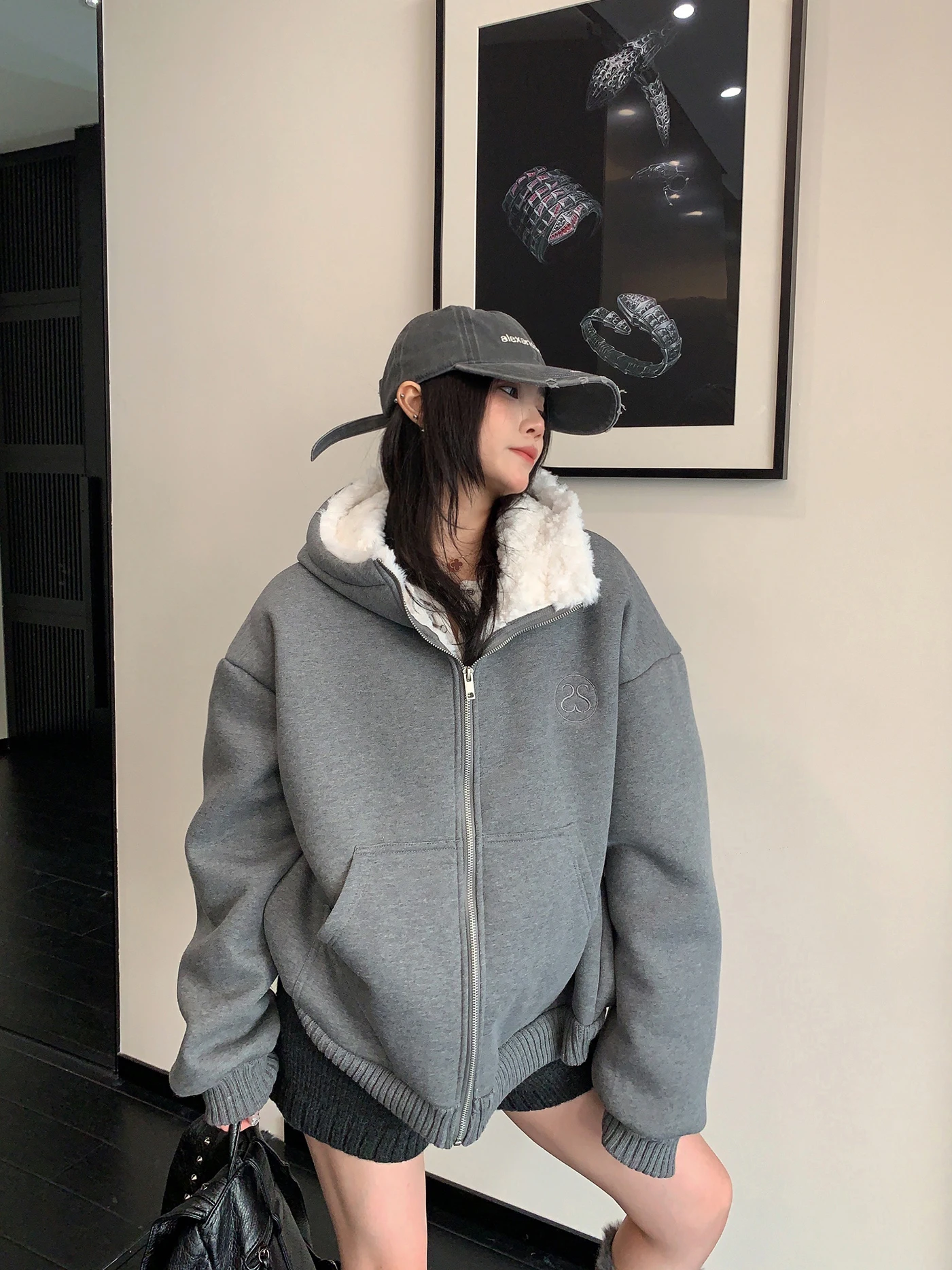 Thiened Winter Jaet женское хлопковое стеганое пальто с капюшоном свободного покроя теплая уличная одежда Oisis брендовая однотонная молния
Thiened Winter Jaet женское хлопковое стеганое пальто с капюшоном свободного покроя теплая уличная одежда Oisis брендовая однотонная молния