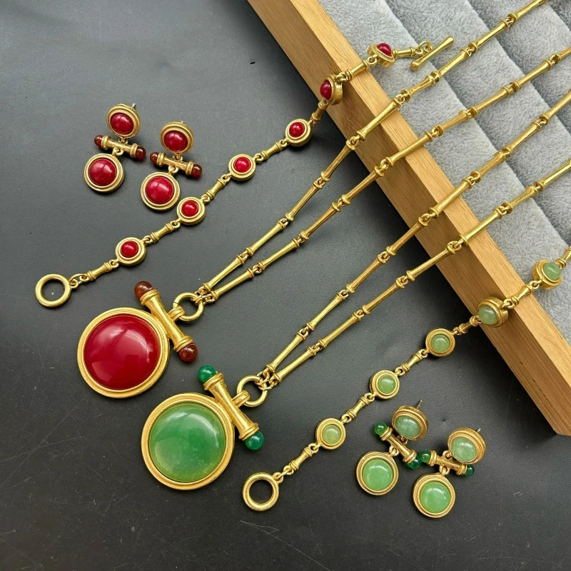 Retro Electroplated Metal Bamboo Chain Round Natural Stone Inlaid Temperament High-end Earrings Necklace Bracelet Set
Retro Electroplated Metal Bamboo Chain Round Natural Stone Inlaid Temperament High-end Earrings Necklace Bracelet Set