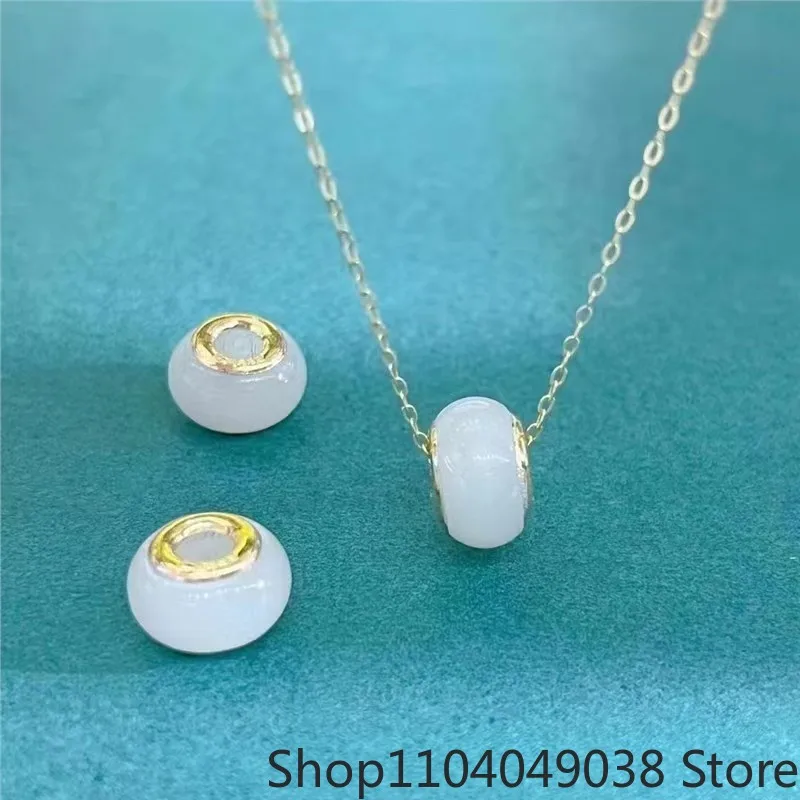 Hetian Jade Pendant Inlaid Passepartout Necklace Women's Simple and Versatile
Hetian Jade Pendant Inlaid Passepartout Necklace Women's Simple and Versatile