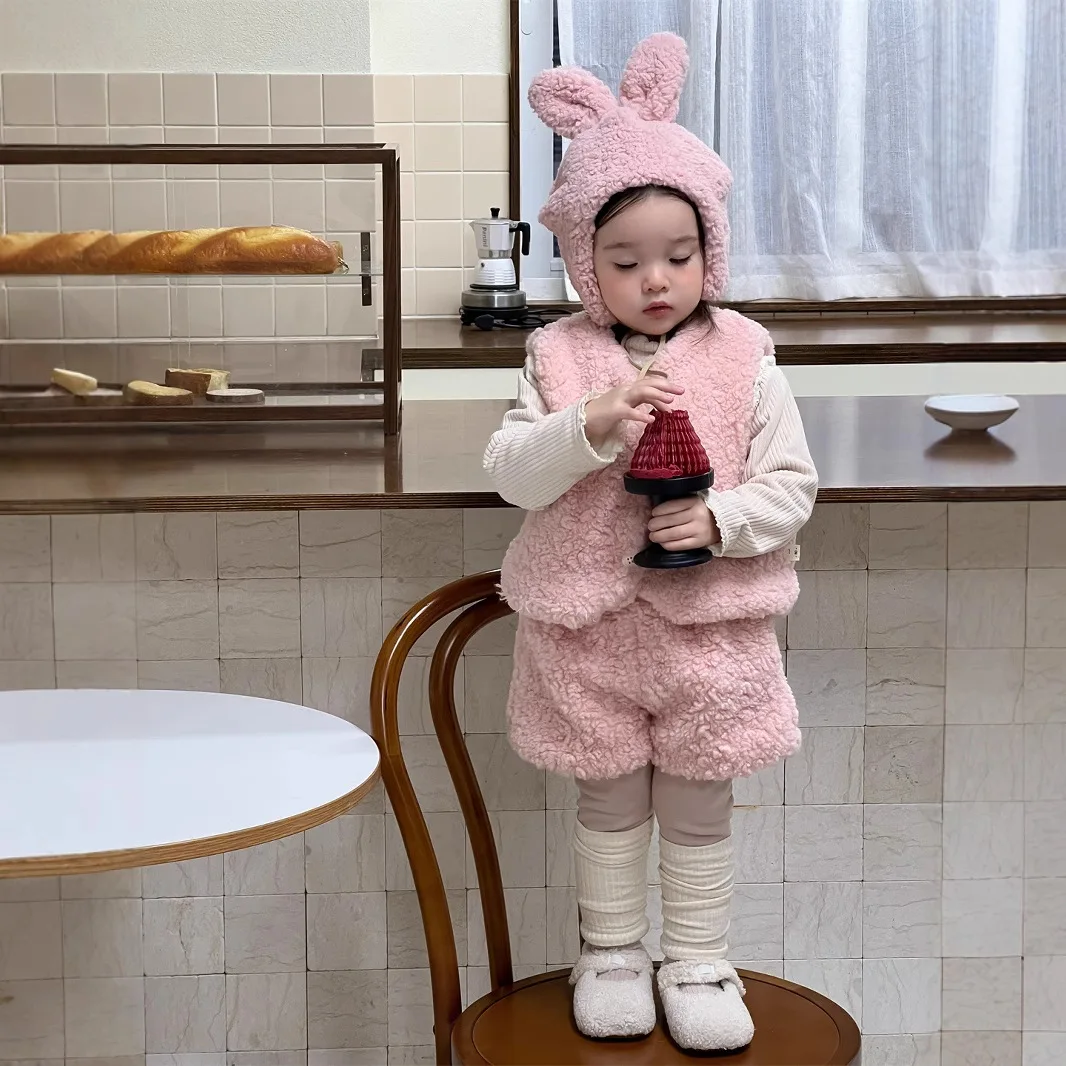 2024 Winter New Baby Sleeveless Warm Clothes Set Girls Cute Sweet Plush Vest + Shorts 2pcs Suit Infant Plus Velvet Thick Outfits
2024 Winter New Baby Sleeveless Warm Clothes Set Girls Cute Sweet Plush Vest + Shorts 2pcs Suit Infant Plus Velvet Thick Outfits