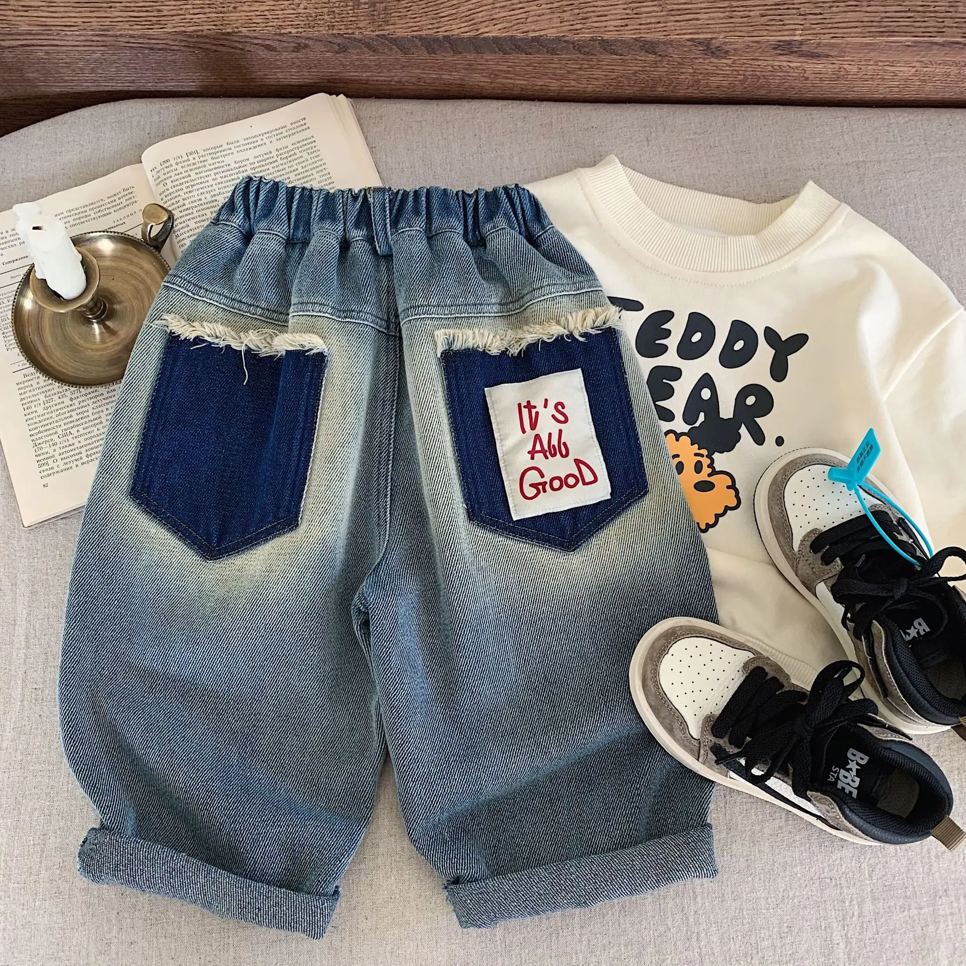 2025 Spring Children Boys Denim Pants Cotton Casual Versatile Infant Baby Boys Jeans Loose Letter Patch Kids Boys Straight Pants
2025 Spring Children Boys Denim Pants Cotton Casual Versatile Infant Baby Boys Jeans Loose Letter Patch Kids Boys Straight Pants