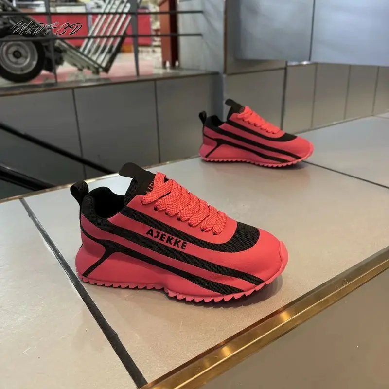 Мужские кроссовки на массивном каблуке, дизайнерская обувь на мягкой подошве с увеличенной внутренней платформой, модная повседневная дышащая спортивная обувь из кожаной ткани
Мужские кроссовки на массивном каблуке, дизайнерская обувь на мягкой подошве с увеличенной внутренней платформой, модная повседневная дышащая спортивная обувь из кожаной ткани