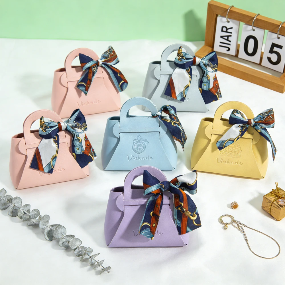 20Pcs/Lot Custom Logo 10x6x11cm Mini Leather Wedding Gift Bag Portable Sweet Favor Candy Box PU Gifts Perfume Box With Ribbon
20Pcs/Lot Custom Logo 10x6x11cm Mini Leather Wedding Gift Bag Portable Sweet Favor Candy Box PU Gifts Perfume Box With Ribbon