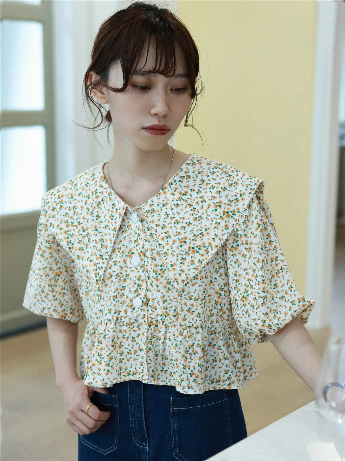 Японское платье Sweet Sle с цветочным принтом, средней длины, с завышенной талией, темно-синим воротником, в стиле кукольного платья, рукава-фонарики, маленький размер, брендовое
Японское платье Sweet Sle с цветочным принтом, средней длины, с завышенной талией, темно-синим воротником, в стиле кукольного платья, рукава-фонарики, маленький размер, брендовое