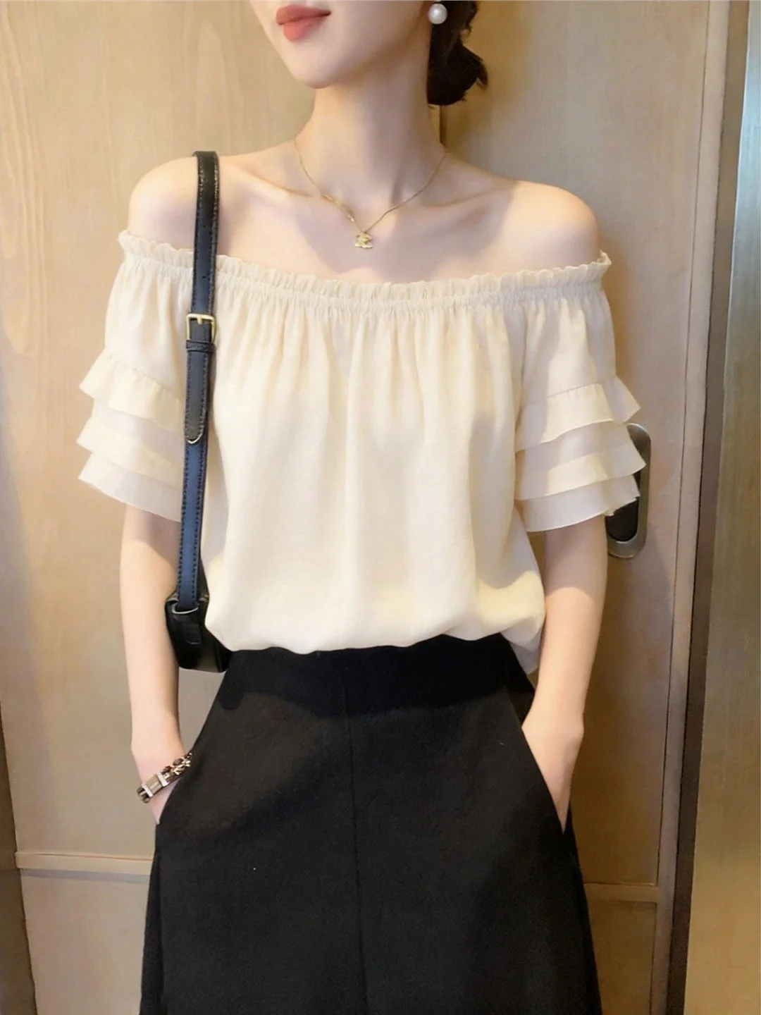 Slimming Effect Pure Color White Summer Fashionable Ole Style Women's Short Sleeve Overhead Shirt Casual Loose Fit Basic Style
Slimming Effect Pure Color White Summer Fashionable Ole Style Women's Short Sleeve Overhead Shirt Casual Loose Fit Basic Style