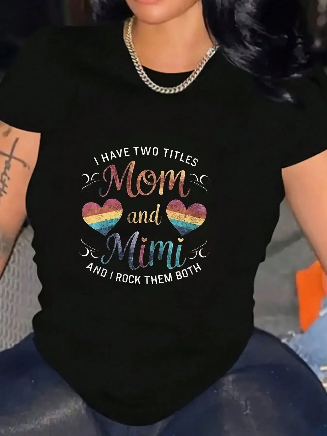 Шикарная хлопковая футболка больших размеров для женщин — рисунок Mom & Mimi, круглый вырез, короткий рукав — идеально подходит для повседневного наряда
Шикарная хлопковая футболка больших размеров для женщин — рисунок Mom & Mimi, круглый вырез, короткий рукав — идеально подходит для повседневного наряда