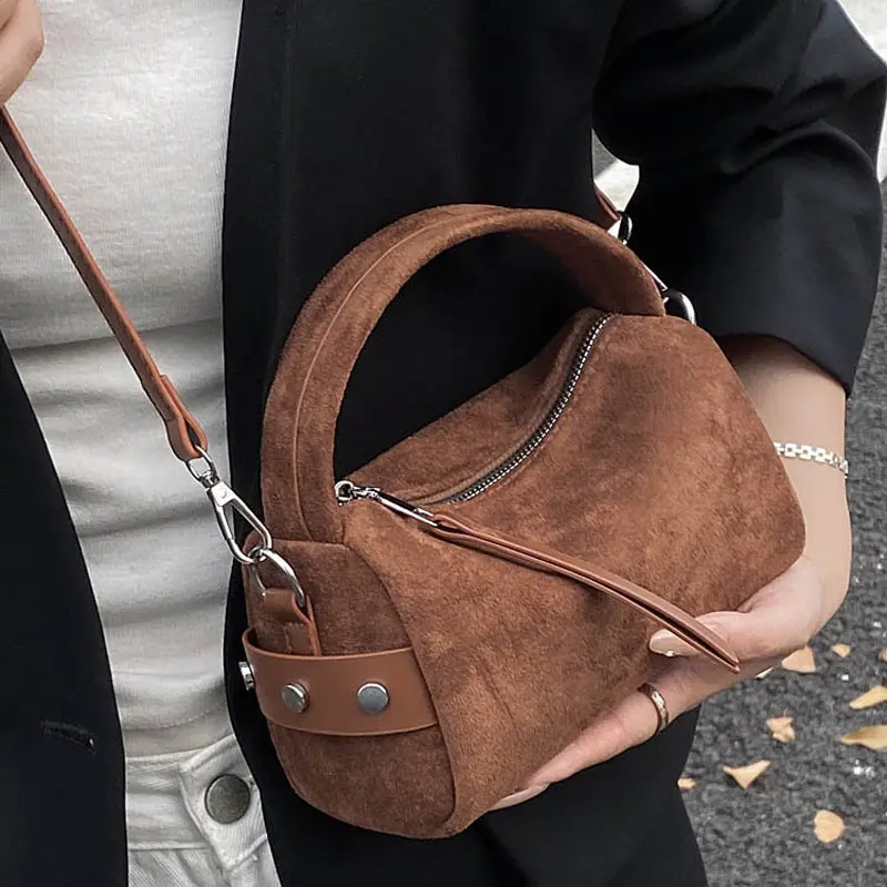 New Retro Pillow Bags Fashionable Niche Design Handbags High-quality Frosted Shoulder Bags Popular European American Casual Bags
New Retro Pillow Bags Fashionable Niche Design Handbags High-quality Frosted Shoulder Bags Popular European American Casual Bags