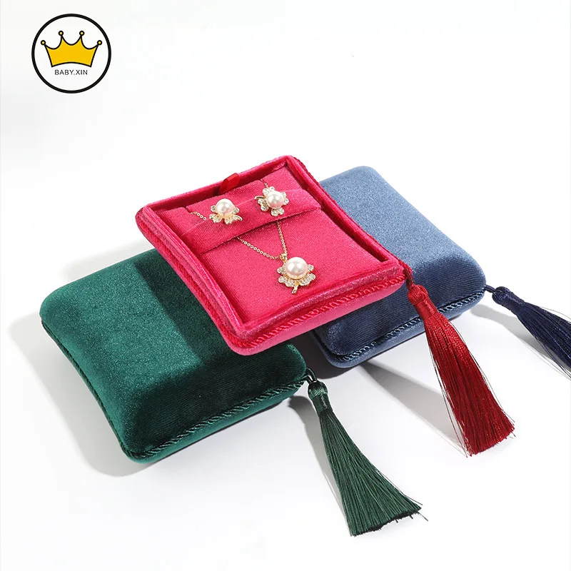 Necklace Ear Studs Storage Box Jewelry Store Gift Box with Tassels Velvet Jewelry Display Box
Necklace Ear Studs Storage Box Jewelry Store Gift Box with Tassels Velvet Jewelry Display Box