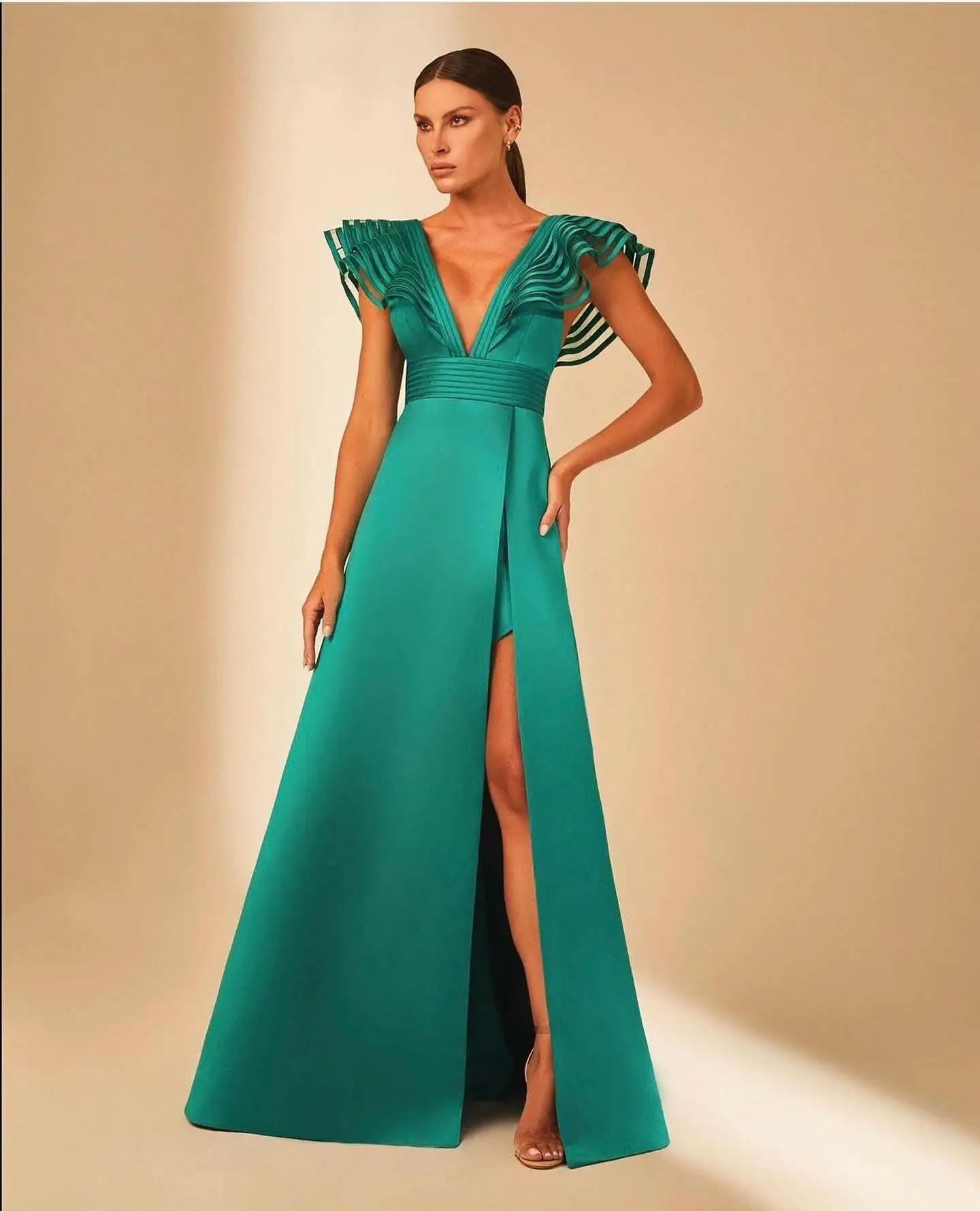 Customized Graceful V-Neck Satin Front Slit Evening Dresses High Quality Pleats Backless Green Vestido De Festa Vestido De Noche
Customized Graceful V-Neck Satin Front Slit Evening Dresses High Quality Pleats Backless Green Vestido De Festa Vestido De Noche