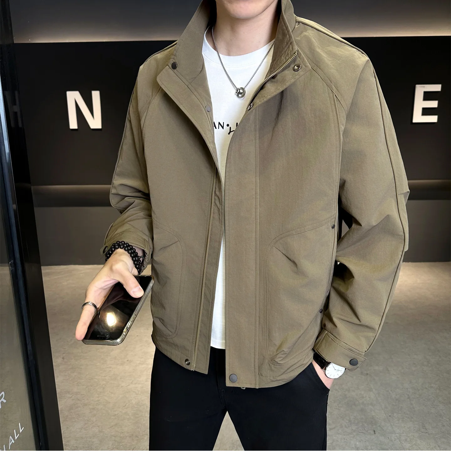 Lightweight Men's Spring And Autumn 2026, New Slim-Fit Stand-Up Collar Solid Color Top, Casual Jacket For Young Men
Lightweight Men's Spring And Autumn 2026, New Slim-Fit Stand-Up Collar Solid Color Top, Casual Jacket For Young Men