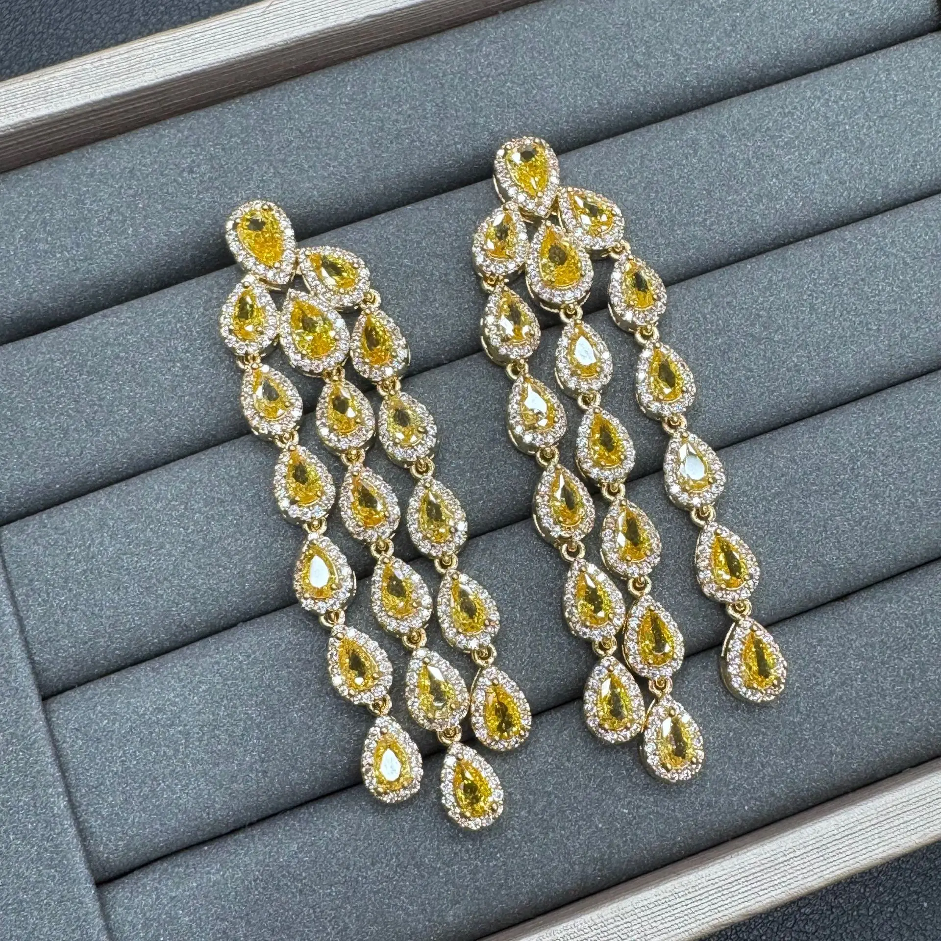 classy earrings for women wedding dinner party luxury jewelry yellow blue white cubic zirconia water drop tassel long earrings
classy earrings for women wedding dinner party luxury jewelry yellow blue white cubic zirconia water drop tassel long earrings