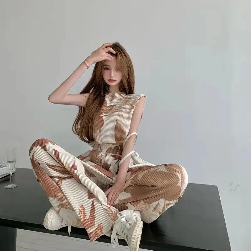 Printed Set Women Design Pleated Sleeveless Vest + Casual Drag Floor Wide Leg Pants Two Pieces Thin Summer 2024
Printed Set Women Design Pleated Sleeveless Vest + Casual Drag Floor Wide Leg Pants Two Pieces Thin Summer 2024