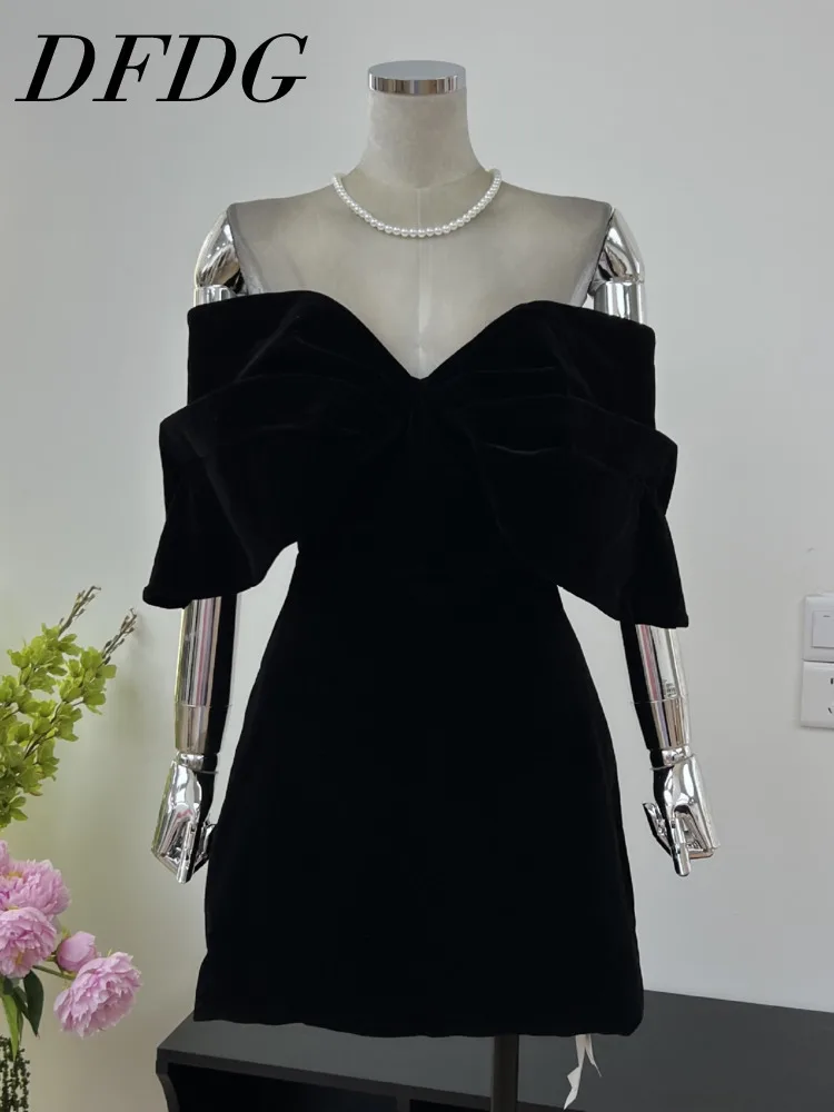 DFDG 2025 Spring Summer Women’s Velvet Off Shoulder Dress Sexy Strapless V Neck Little Black Dress Elegant Evening Party Dress
DFDG 2025 Spring Summer Women’s Velvet Off Shoulder Dress Sexy Strapless V Neck Little Black Dress Elegant Evening Party Dress