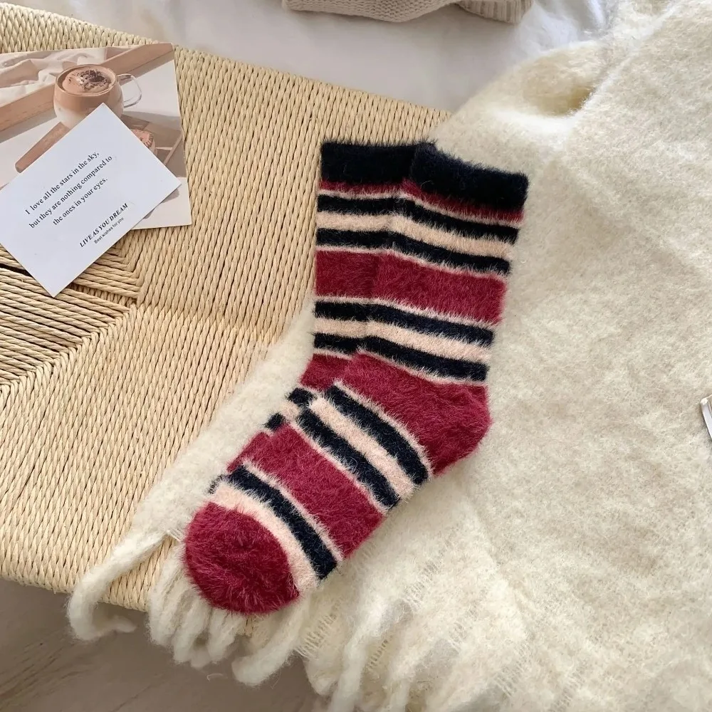 Soft Striped Socks Thickened Warm Floor Socks Middle Tube Socks Autumn Winter
Soft Striped Socks Thickened Warm Floor Socks Middle Tube Socks Autumn Winter