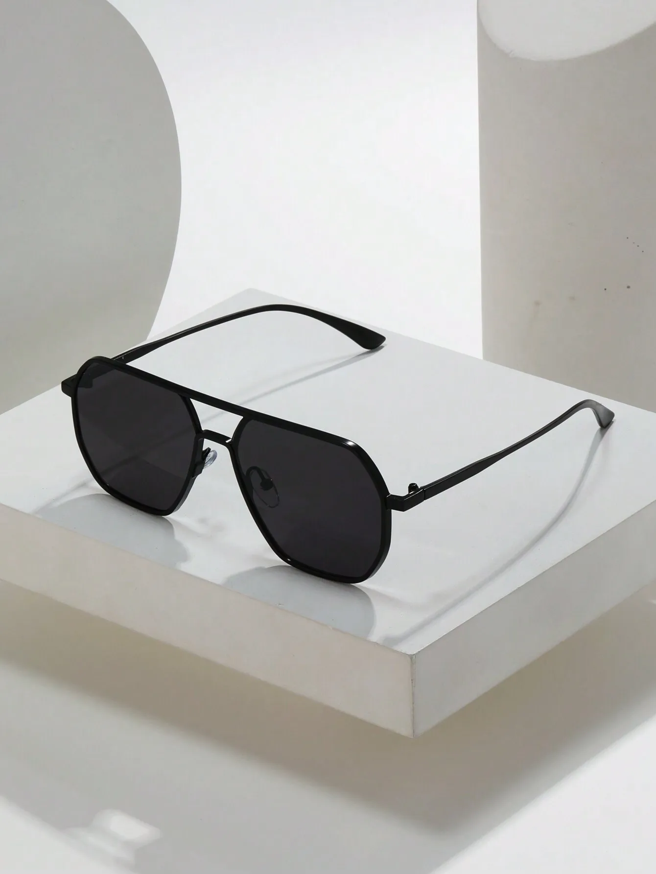 Unisex Geometric Aviator Sunglasses with Black Metal Frame and Dark Lens
Unisex Geometric Aviator Sunglasses with Black Metal Frame and Dark Lens