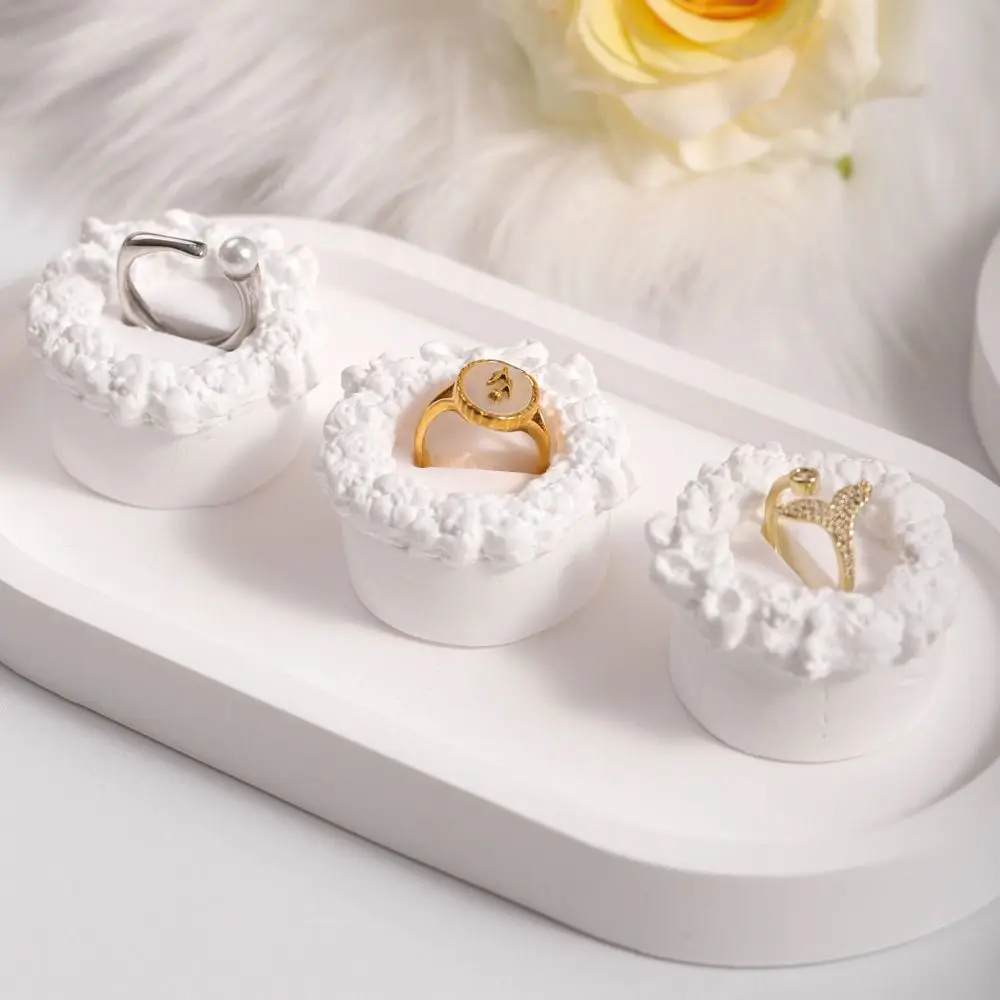 Vintage Cake Shape Ring Stand Exquisite European Style Plaster Ring Holder Home Ornaments Jewelry Display Stand
Vintage Cake Shape Ring Stand Exquisite European Style Plaster Ring Holder Home Ornaments Jewelry Display Stand