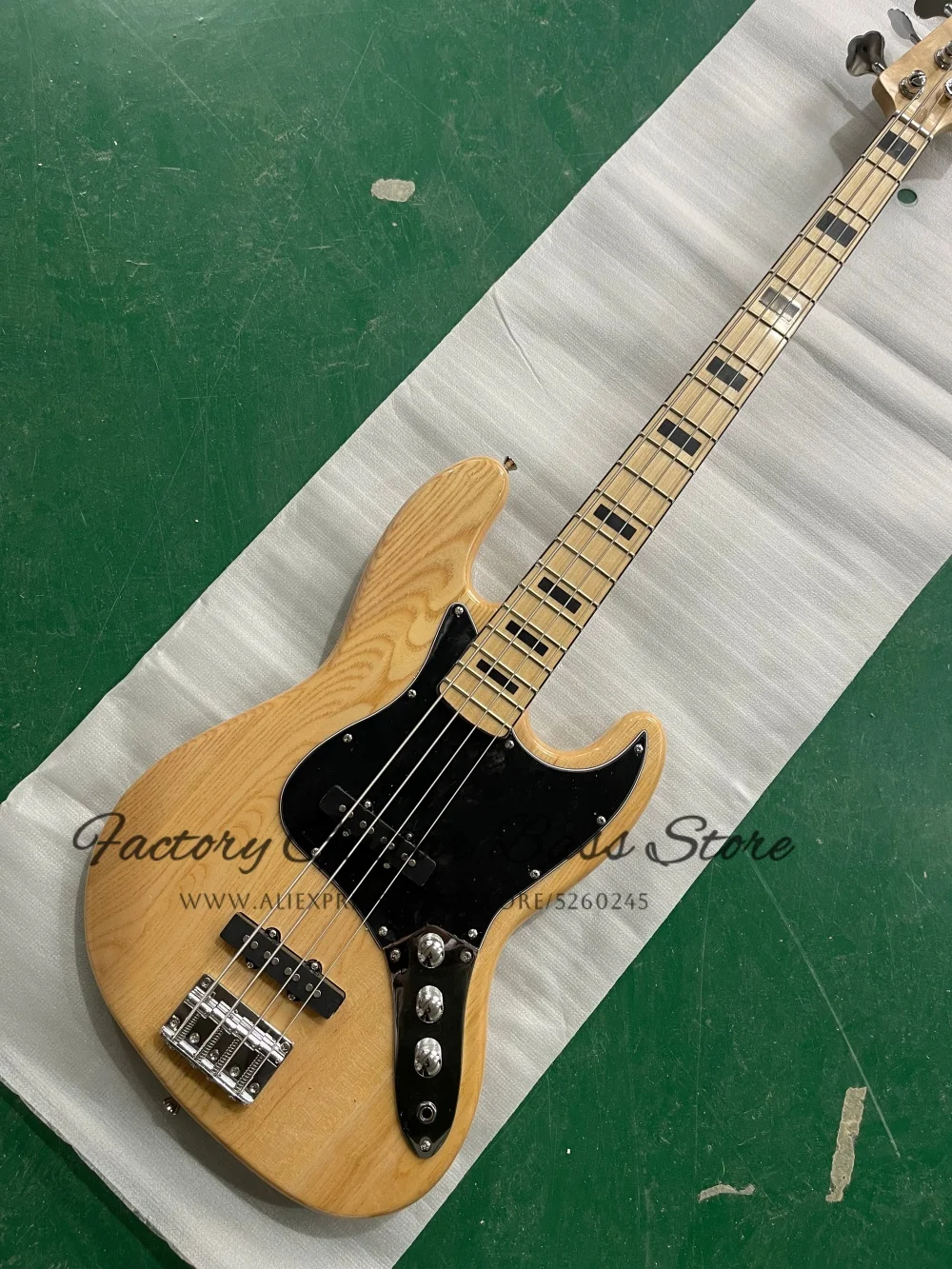 Изготовленный на заказ 4-струнный натуральный бас, фиксированный мост, корпус из ясеня, кленовая накладка грифа, инкрустация ракушки, черная звукоснимательная доска
Изготовленный на заказ 4-струнный натуральный бас, фиксированный мост, корпус из ясеня, кленовая накладка грифа, инкрустация ракушки, черная звукоснимательная доска