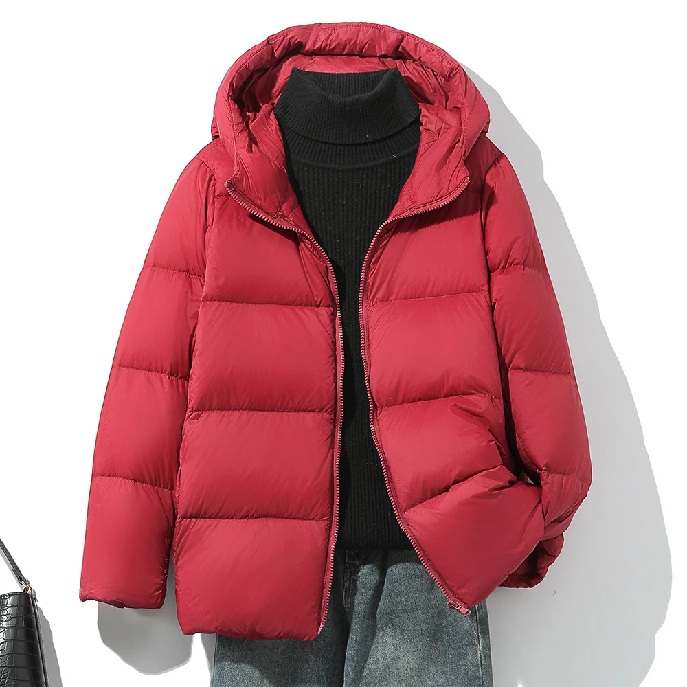 Женские зимние легкие пуховики, новинка 2025 года, повседневные свободные пальто с капюшоном, однотонные пуховые пальто в корейском стиле, теплые пуховые пальто, парки
Женские зимние легкие пуховики, новинка 2025 года, повседневные свободные пальто с капюшоном, однотонные пуховые пальто в корейском стиле, теплые пуховые пальто, парки