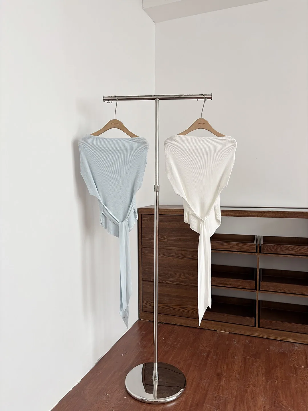 Commute Style Women's Knitted Top Belt Design Summer New One-Shoulder Slim Fit Outerwear Polyester Fiber Sleeveless Color
Commute Style Women's Knitted Top Belt Design Summer New One-Shoulder Slim Fit Outerwear Polyester Fiber Sleeveless Color
