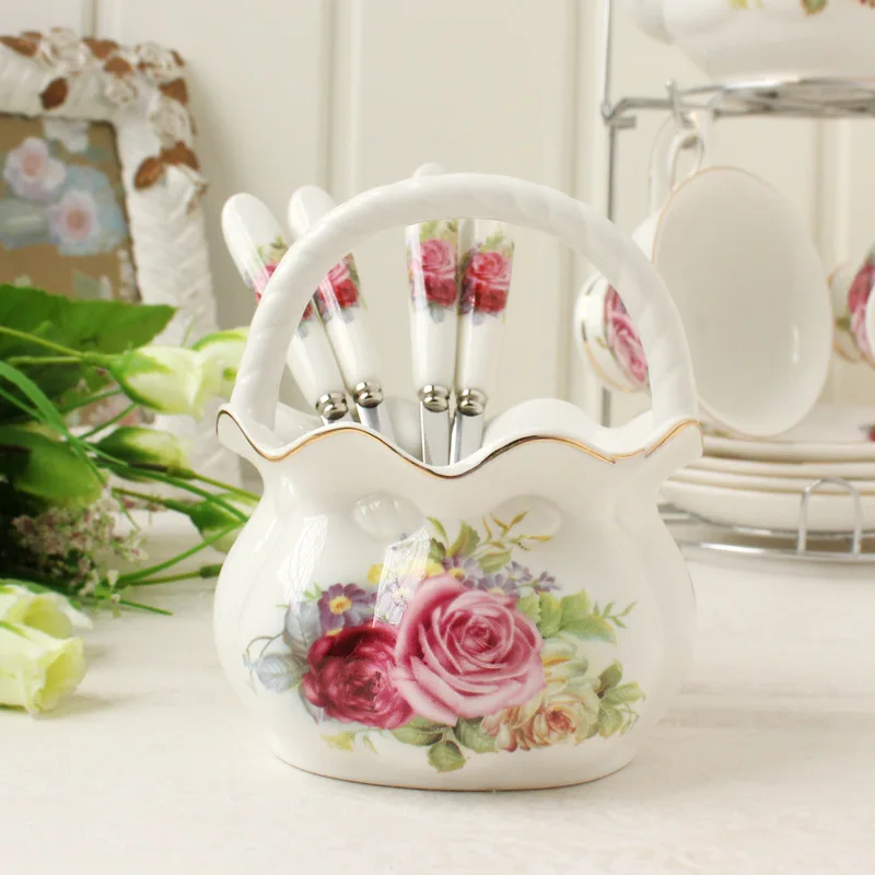 Керамическая маленькая кружевная корзина, набор вилок и ложек для фруктов, чая, настольная коробка для хранения посуды, корзина для ключей
Керамическая маленькая кружевная корзина, набор вилок и ложек для фруктов, чая, настольная коробка для хранения посуды, корзина для ключей