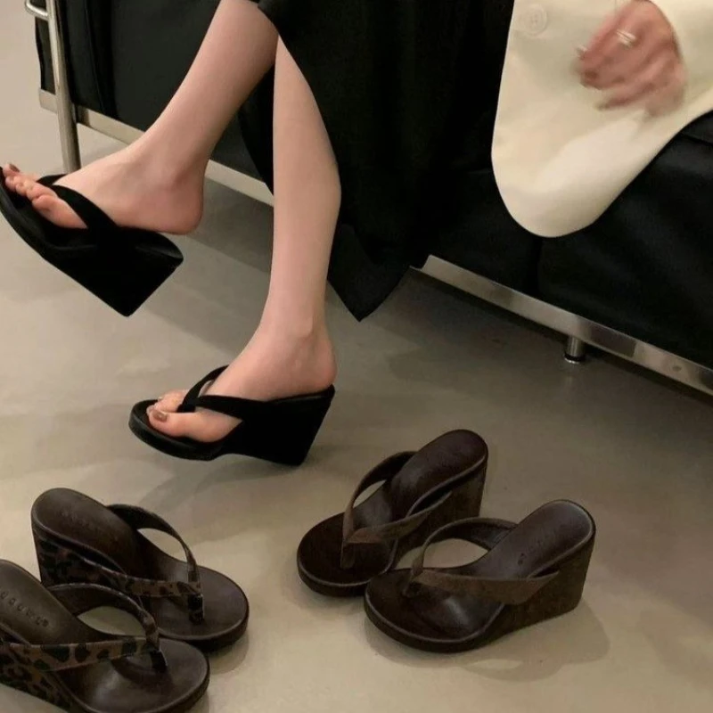Fashion Shoes for Women Summer Leopard Print Clip Toe Platform Wedges Women Slippers Thick Bottom High Heels Flip Flops
Fashion Shoes for Women Summer Leopard Print Clip Toe Platform Wedges Women Slippers Thick Bottom High Heels Flip Flops