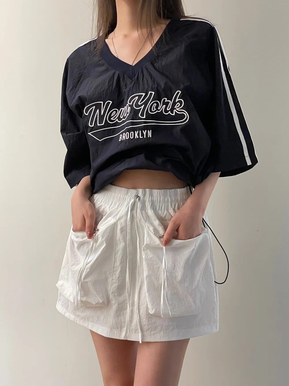 Loose Fit V-Neck Short Sleeve T-Shirt Women's American Retro Letter Embroidery Drawstring Slimming Top Sporty Style
Loose Fit V-Neck Short Sleeve T-Shirt Women's American Retro Letter Embroidery Drawstring Slimming Top Sporty Style