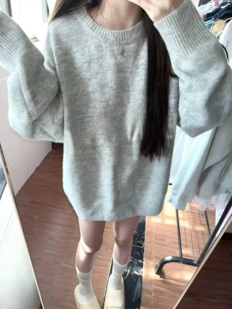 Grey Lazy Style round Neck Pullover Knitted Sweater Coat Women Spring Loose Soft High End Feeling Letter Embroidery Knitwear
Grey Lazy Style round Neck Pullover Knitted Sweater Coat Women Spring Loose Soft High End Feeling Letter Embroidery Knitwear