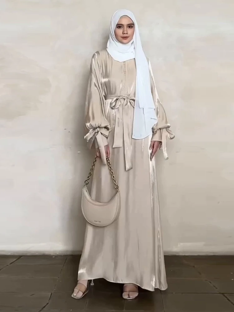 Muslim Robe 2025 Spring and Summer Women's Middle Eastern Arab Long Skirt Women's Fashion Bubble Sleeve Loose Lace Dress
Muslim Robe 2025 Spring and Summer Women's Middle Eastern Arab Long Skirt Women's Fashion Bubble Sleeve Loose Lace Dress