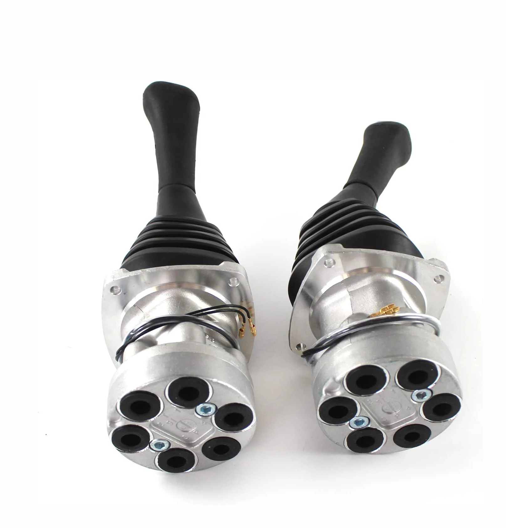 1 пара правого и левого бокового джойстика в сборе 14557286 14556359 для экскаватора Volvo EC210 EC210B EC240 EC290 EC360 EC460
1 пара правого и левого бокового джойстика в сборе 14557286 14556359 для экскаватора Volvo EC210 EC210B EC240 EC290 EC360 EC460